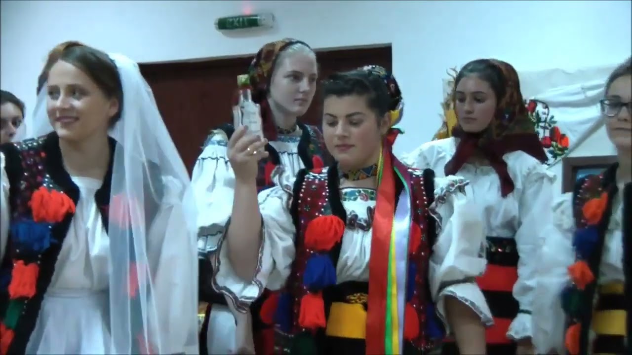 Nunta traditionala la Liceu - Flori de Maramures