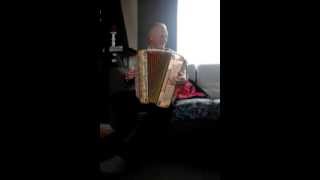Video-Miniaturansicht von „Aan het strand , stil en verlaten accordeon muziek“