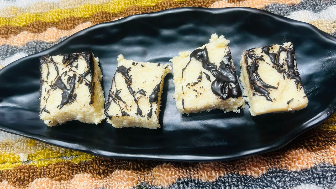 बिना गैस जलाये व बिना मावे और चीनी के बनाऐ नारियल की बर्फ़ी  की आसान रेसिपी 