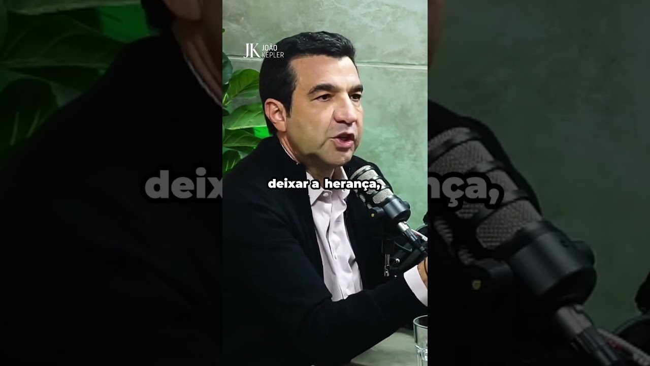 João Kepler mostrou a vida como ela é para seus filhos ainda pequenos. 