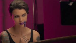Ruby Rose​ en el Detrás de escenas de anuncio de Urban Decay 2016
