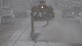 ササラ電車、初出動   札幌に本格的冬の訪れ