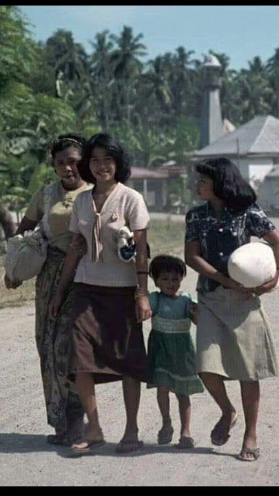 Nostalgia Potret Emak-Emak Era 80-.Potret Warga Indonesia Tempo Dulu