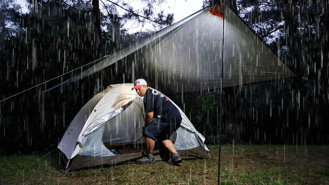 DAYS SOLO CAMPING HEAVY RAIN AND THUNDERSTORMS, RELAXING CAMPING IN THE ...