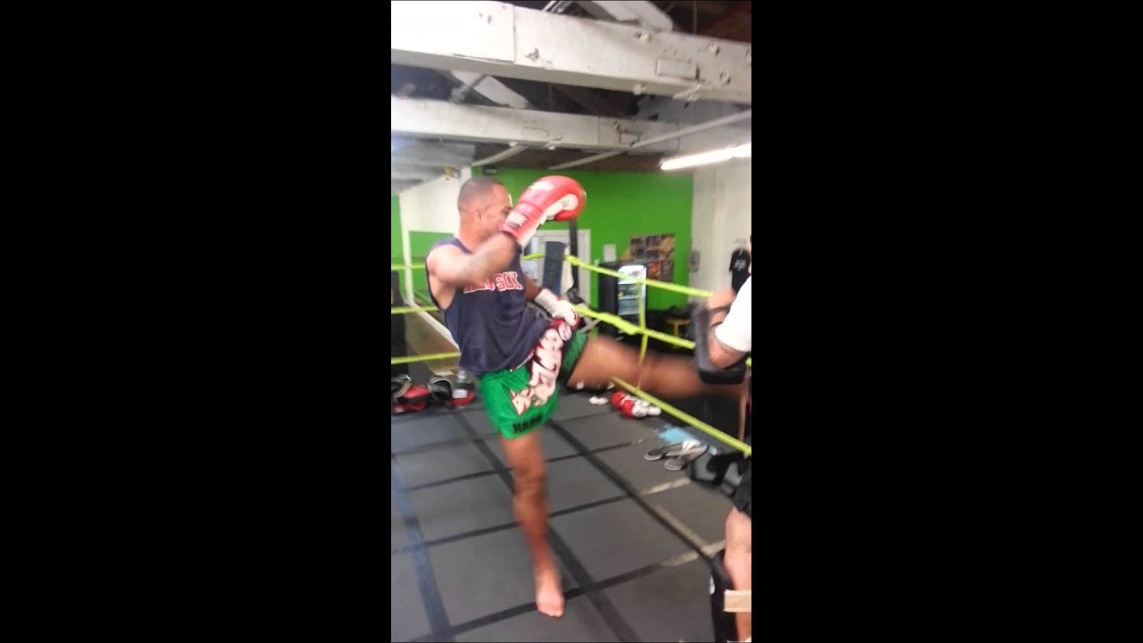 Julio Pena Training At Hard Knocks Muay Thai Bosto Youtube