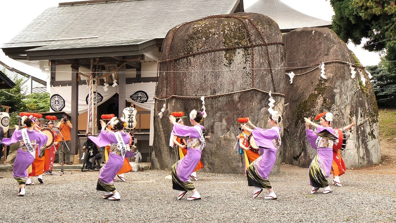 ミスさんさ踊りのお披露目 三ツ石神社で奉納演舞 | 岩手・盛岡の観光