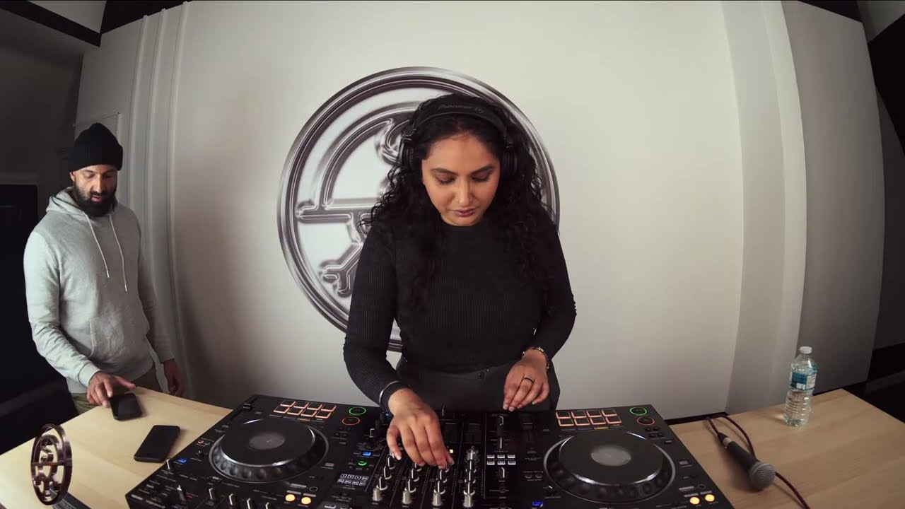 DUNYA w/ Felix Dubs