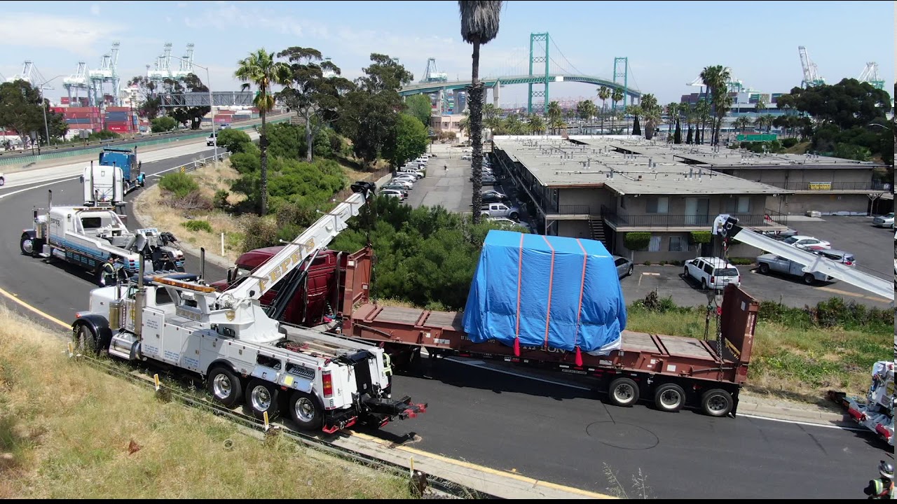 Trailer with 60,000lb machine load almost tips over on freeway YouTube