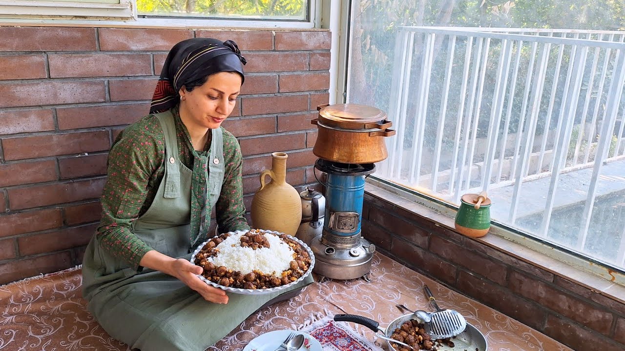 Daily routines of rural women | cooking traditional Iranian dishes ...