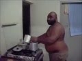 Vou fazer uma sopa pa nóis (flagra fumando na panela)