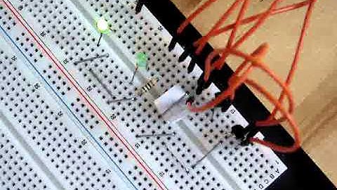 Raspberry Pi: semi-random blinking of 2 LEDs using 2 transistors.