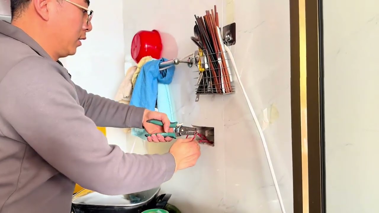 白天不跳闸，晚上总跳闸，原来问题在这里 #家里跳闸了 #一摆到头 @米师傅