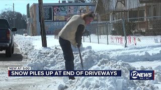 Man steps up to help neighbor, clearing snow from driveway