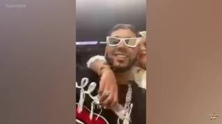 Anuel AA y Karol G juntos en un juego de Baloncesto 2019