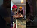 Veja o que a namorada fez com a banana