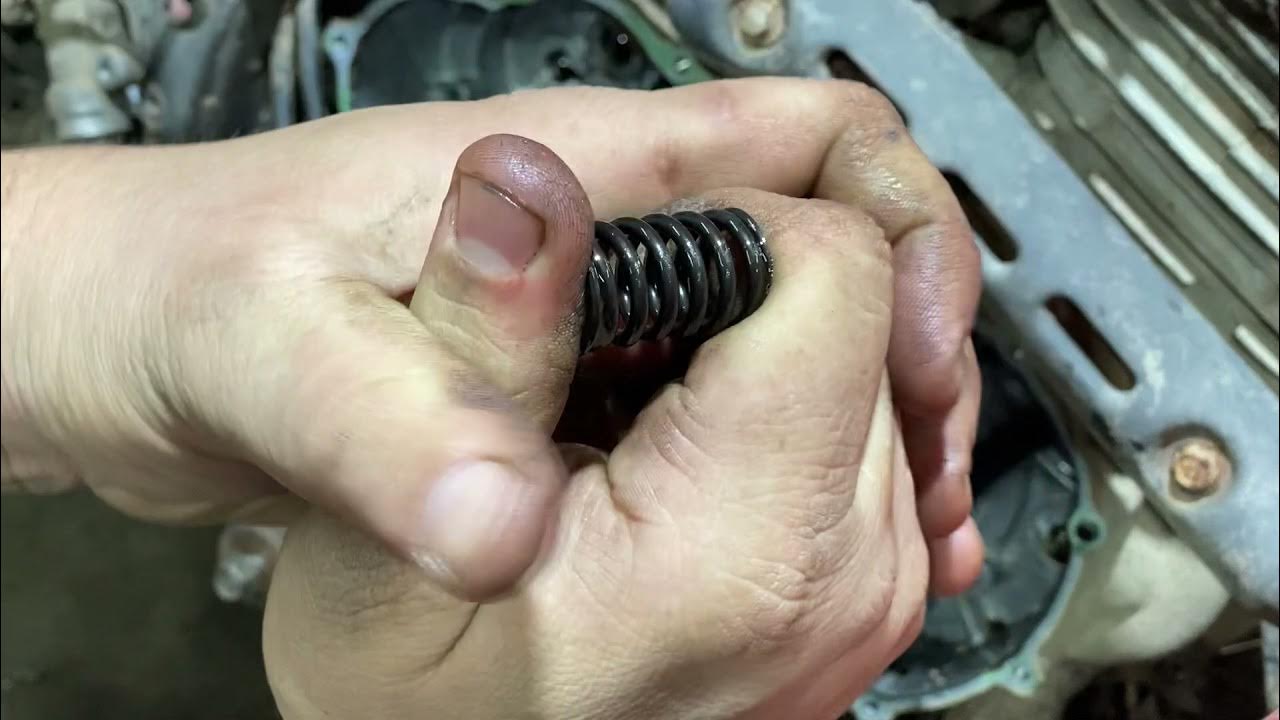 How to change the clutch on a Honda 300EX - YouTube