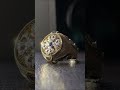 Мужской перстень печатка из двух видов золота с драгоценными камнями
