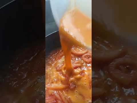 QUICK OMELLETE #egg #tomato #fresh #trending #viralshorts #youtubeshorts #viralshorts #viral #shorts