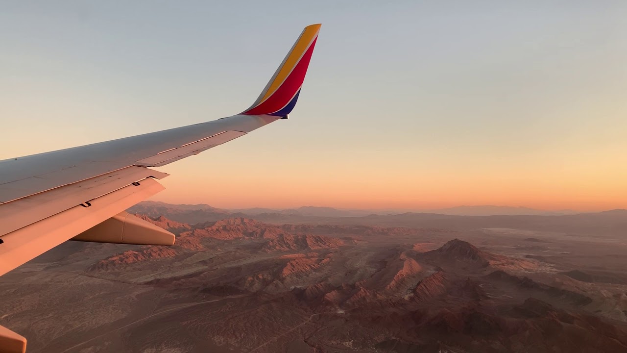 STUNNING EARLY MORNING LAS VEGAS LANDING! Southwest Airlines 737-700