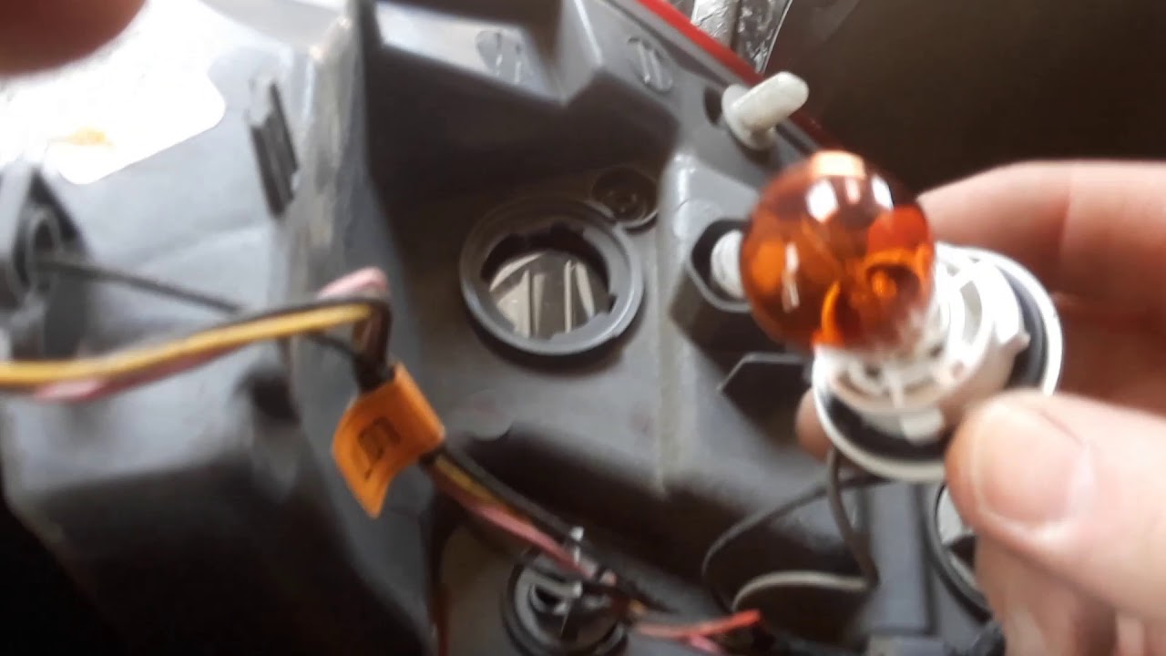 Hyundai Elantra Tail Light Removal and Bulb Replacement - YouTube