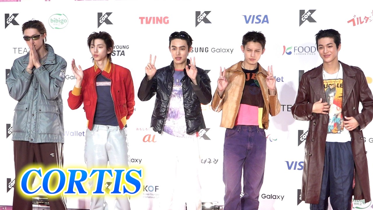KCON】CORTIS、ファッショナブルな衣装で「KCON」レカペに堂々登場