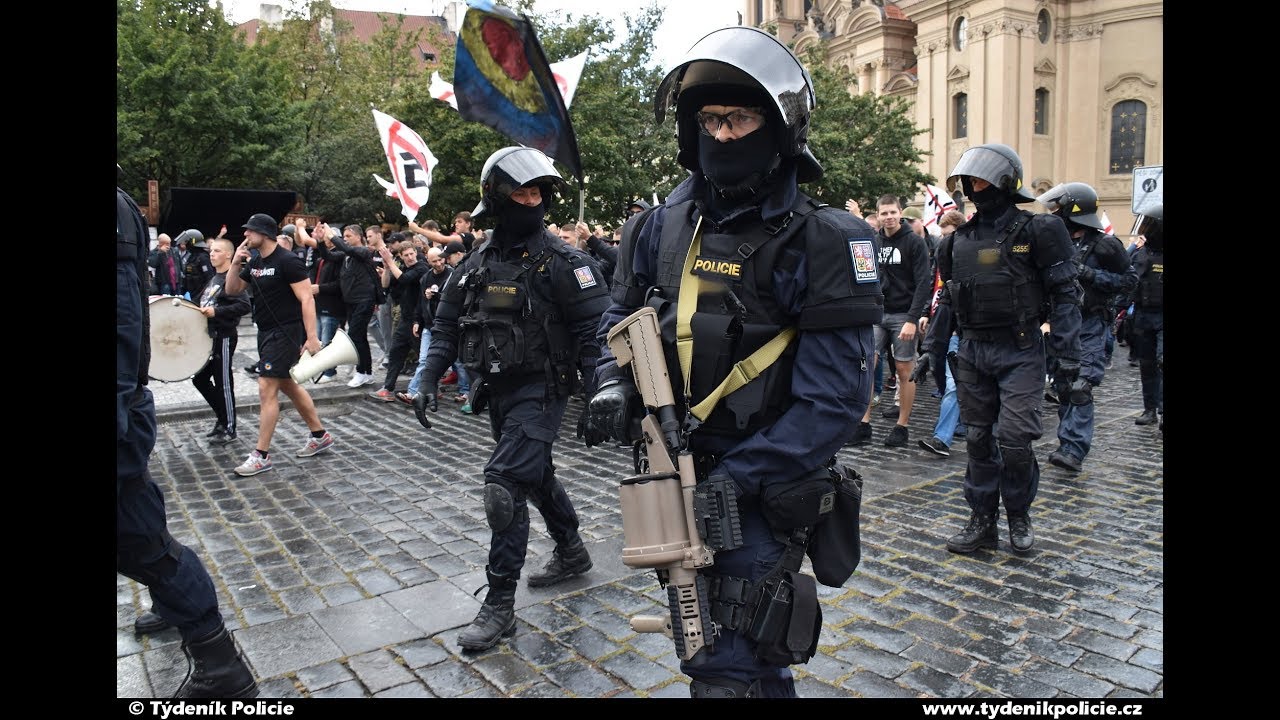 Pochod fanoušků Sparty Praha na stadion v Edenu - bezpečnostní opatření
