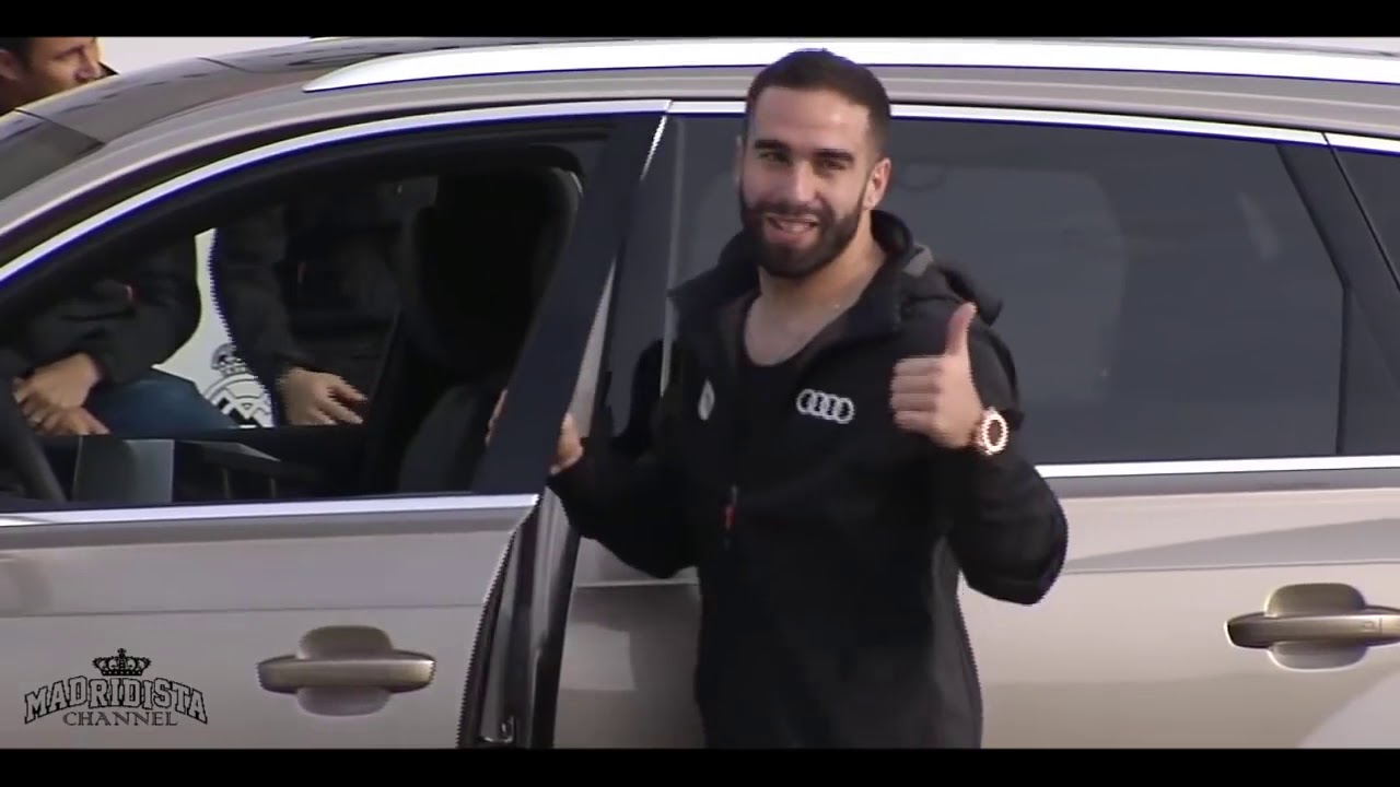 Футболисты Реал Мадрид получают свои новые машины от компании Audi
