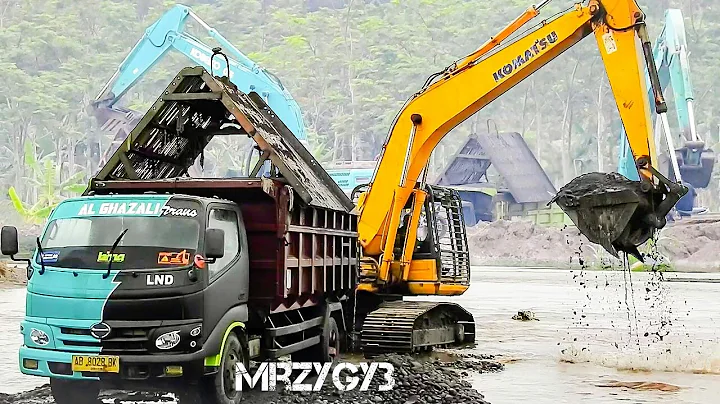 Komatsu PC200 Excavator Loading Screening Sand Into Dump Truck