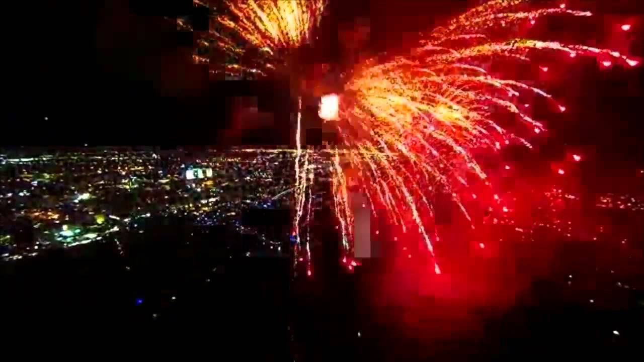 ドローンを使って空撮された迫力の花火 Youtube