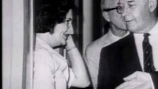 Helen Thomas,2000 Distinguished Contributions To Journalism Winner