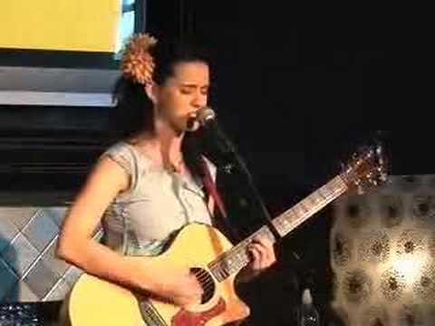Katy Perry (+) Thinking Of You (Live Acoustic Version)