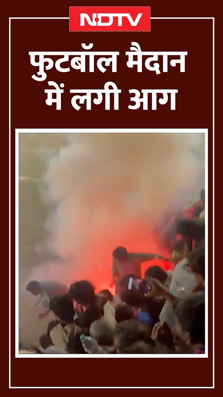 Kerala: Football Ground में Stand पर ही फटे पटाखे | Firecracker Explosion | Malappuram | Viral Video