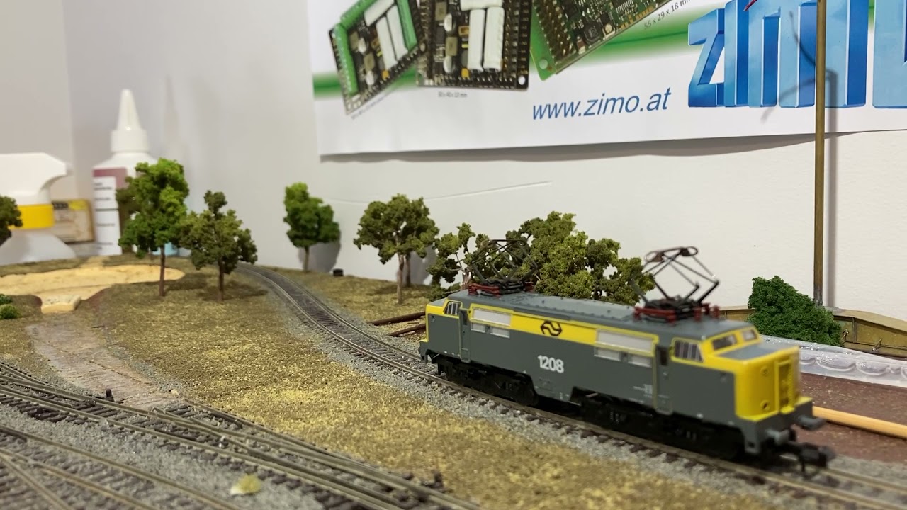 Minitrix Dutch 1200 Class with DCC - Zimo MX616 - N Scale - YouTube