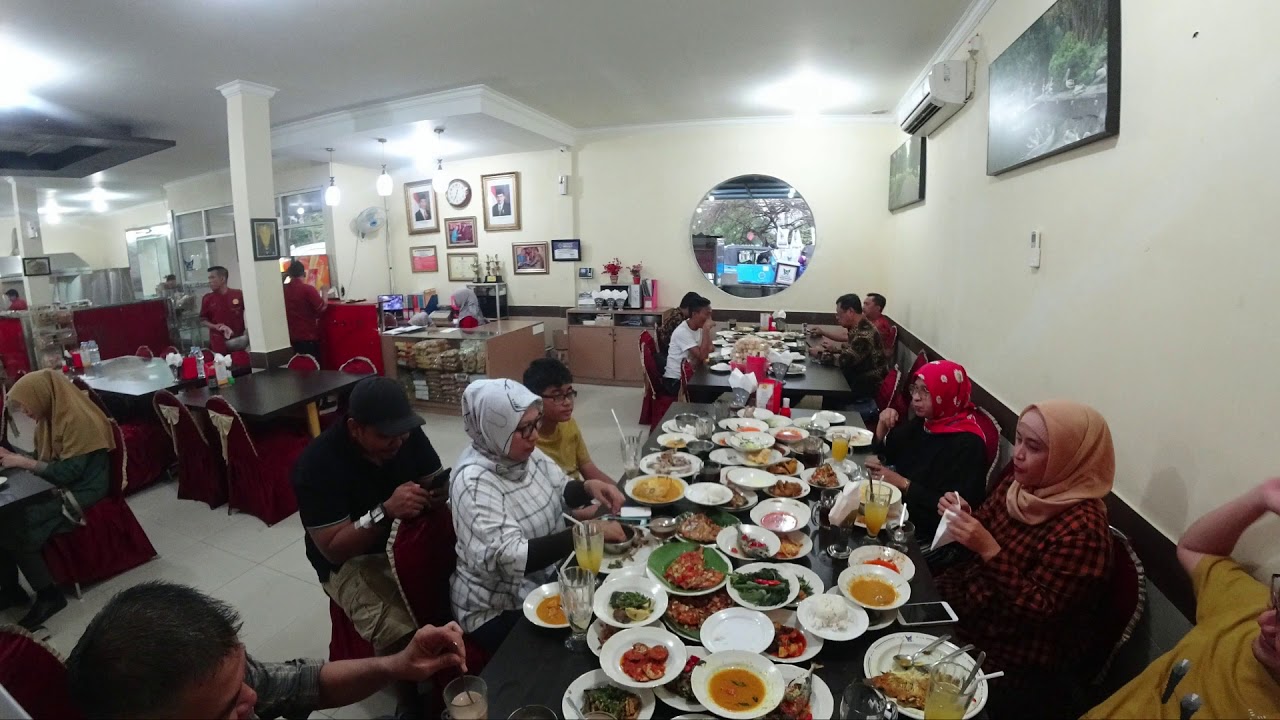 Having lunch at "Nasi Padang" Thamcit in Dec 2018