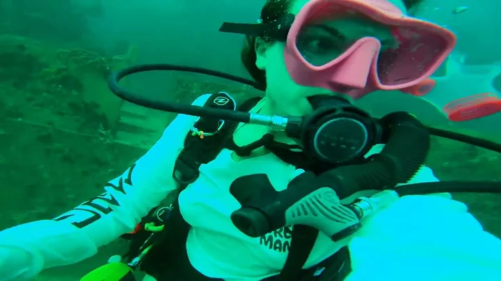 Spiegel Grove & Jellies Deep Dive with Olympus Tou...