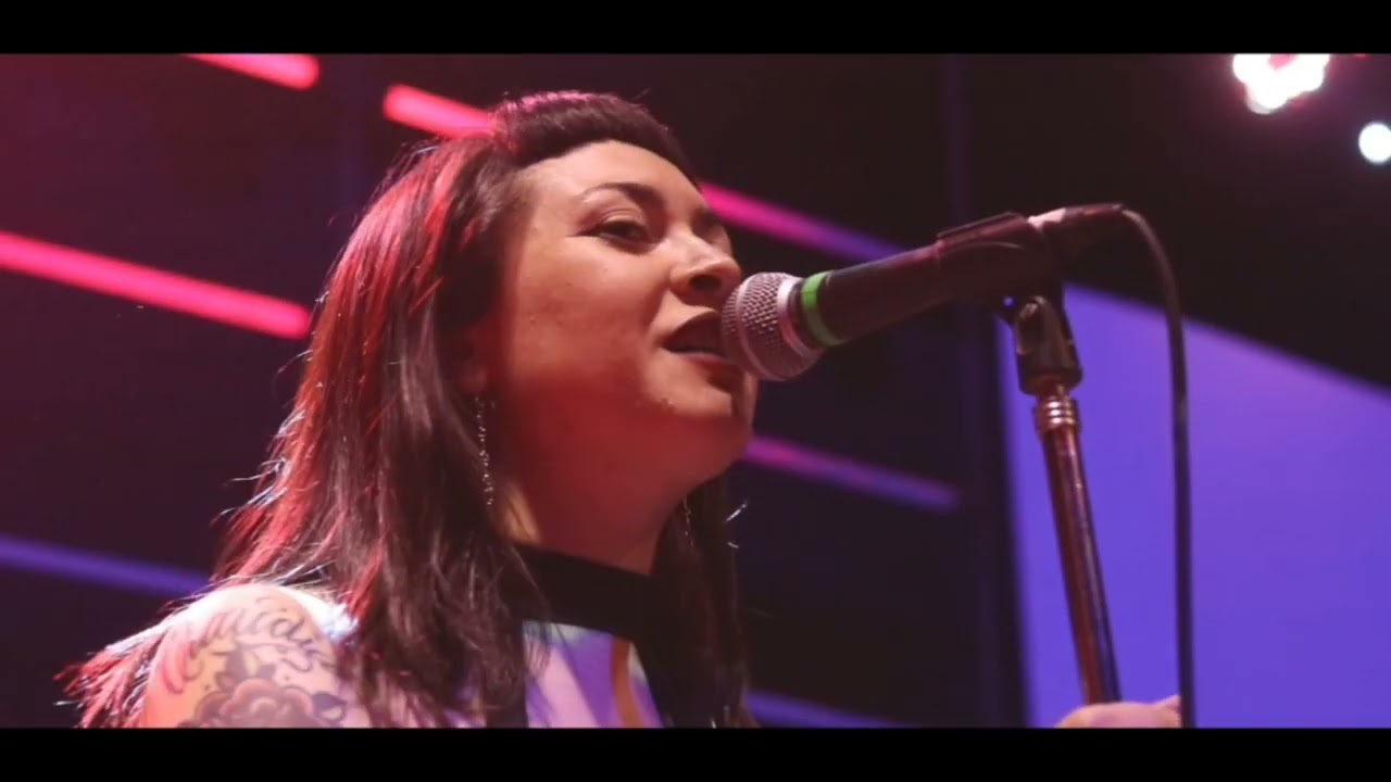 Botellas Y Algo Más - Calles De Tierra (Pez Volcán 2024)