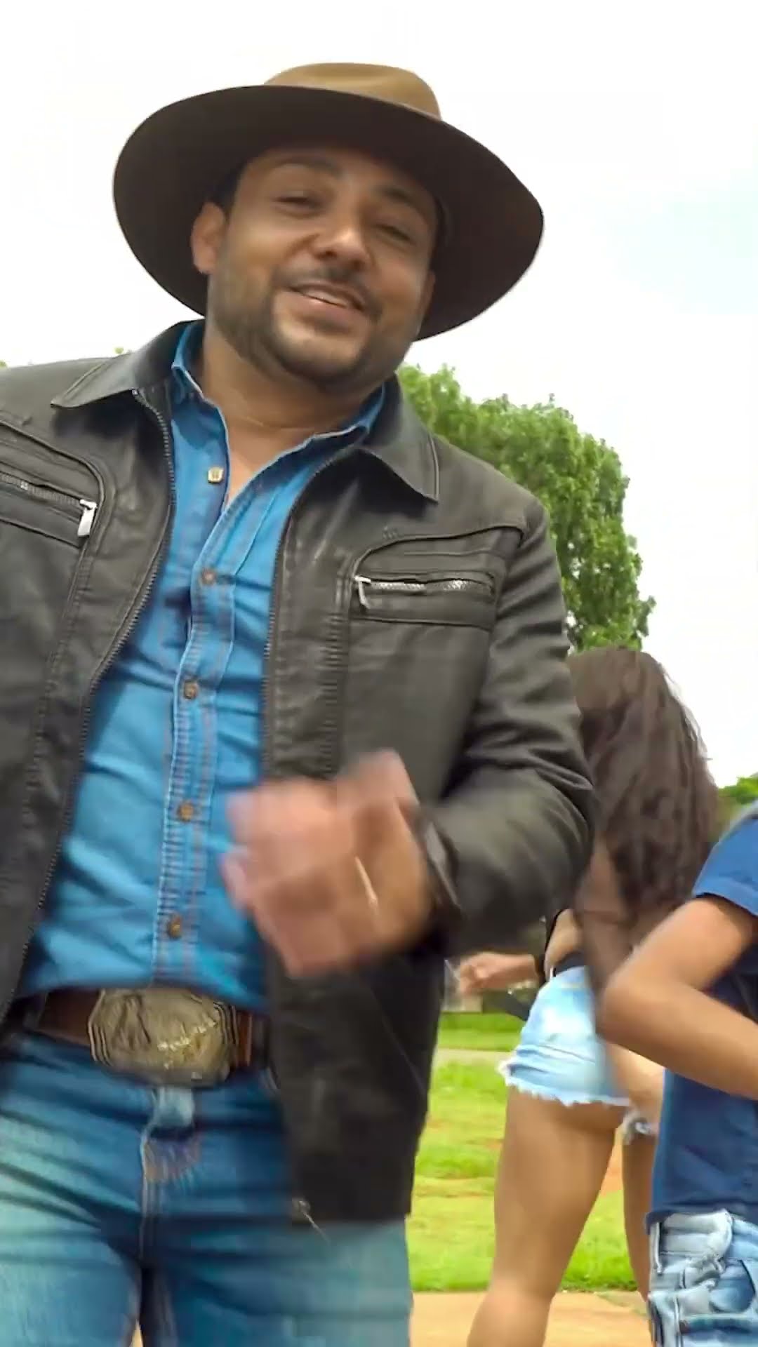 A mulherada já chegou pra dançar estourou na voz do Alejandro do seu pai leão #boanoiteee