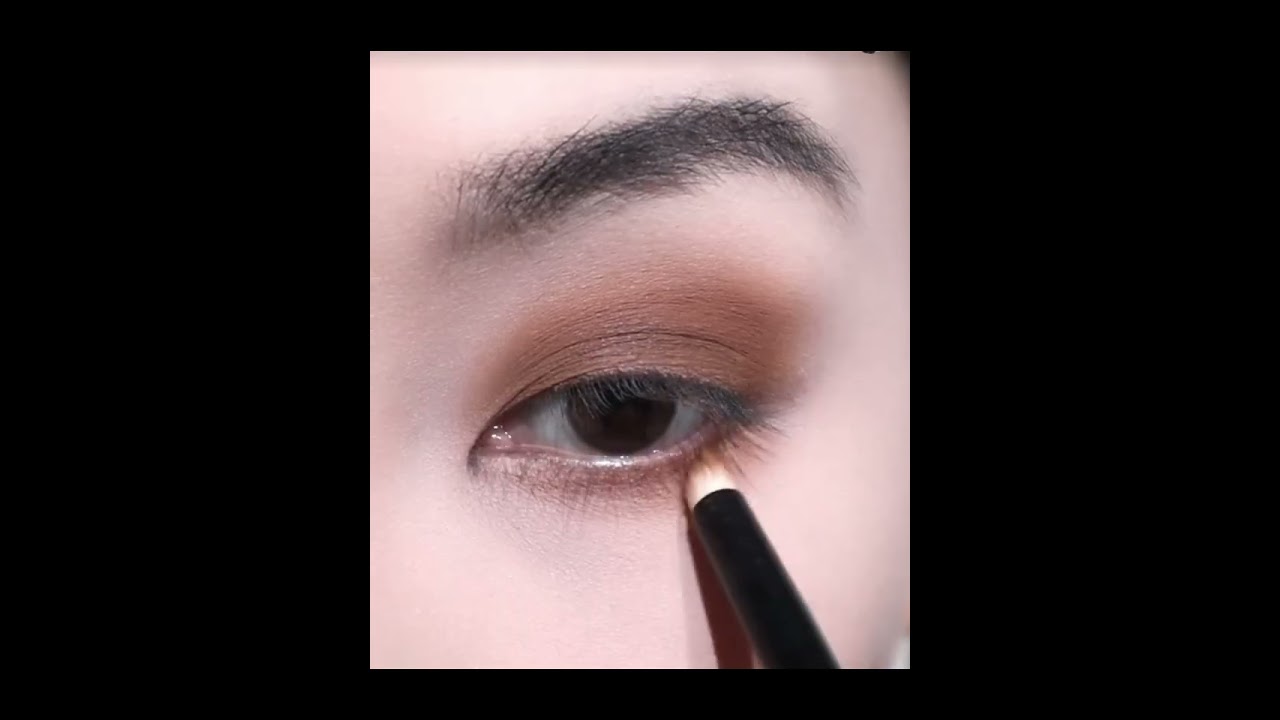 Amazing brown eye makeup with Perfect Diary eyeshadow palette💗