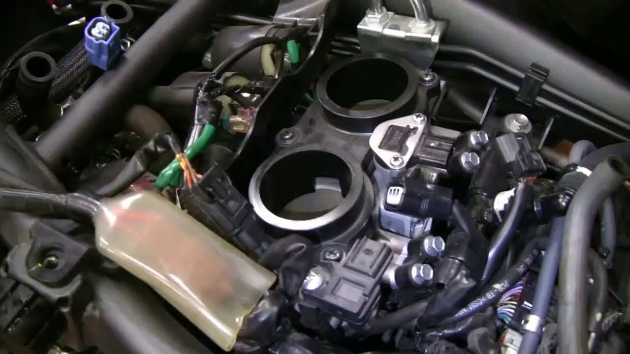 Honda CRF1000 - Africa Twin -- Ventilspielkontrolle