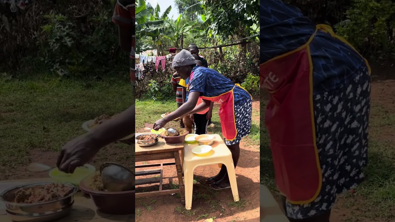 Me serving my siblings pilau with meat stew🥹😜🙈