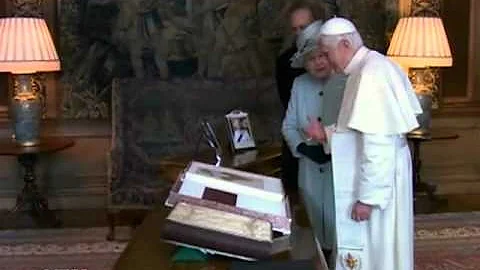 Queen Elizabeth greets the Pope in Holyrood Palace