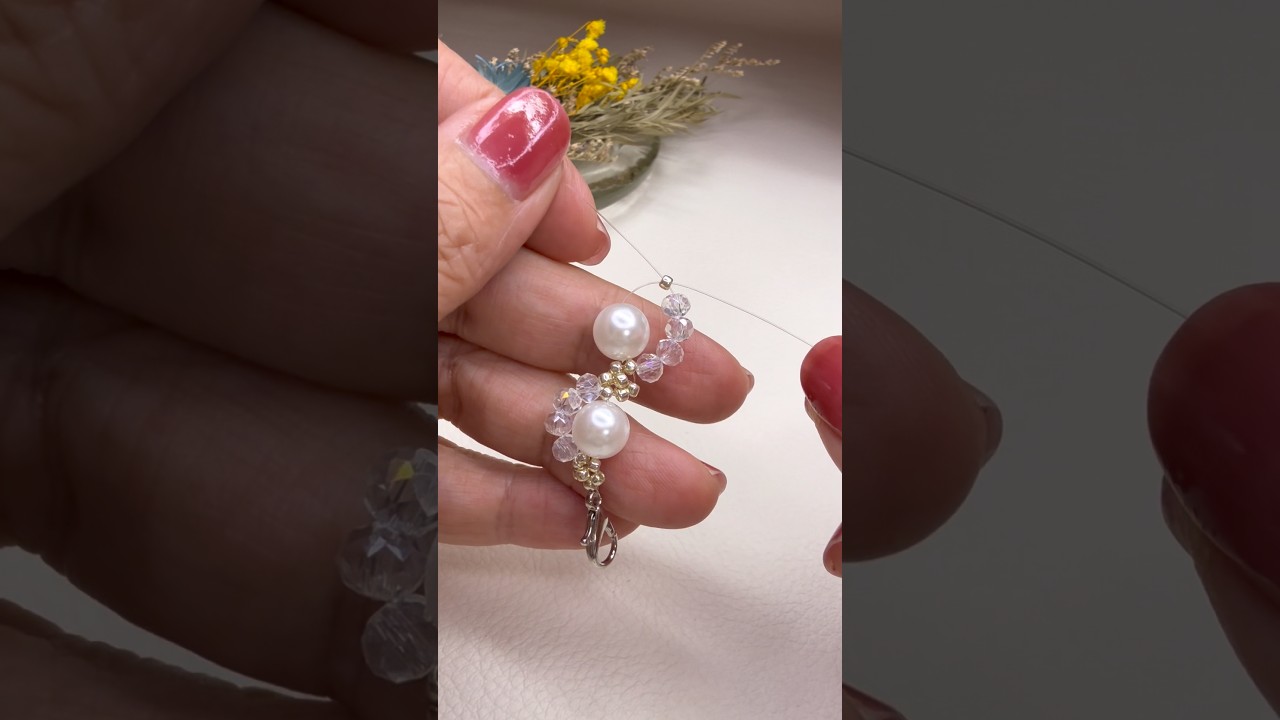 白のブレスレット🤍#ビーズアクセサリー #ビーズブレスレット #ハンドメイド #diy #beads #beadedjewelry
