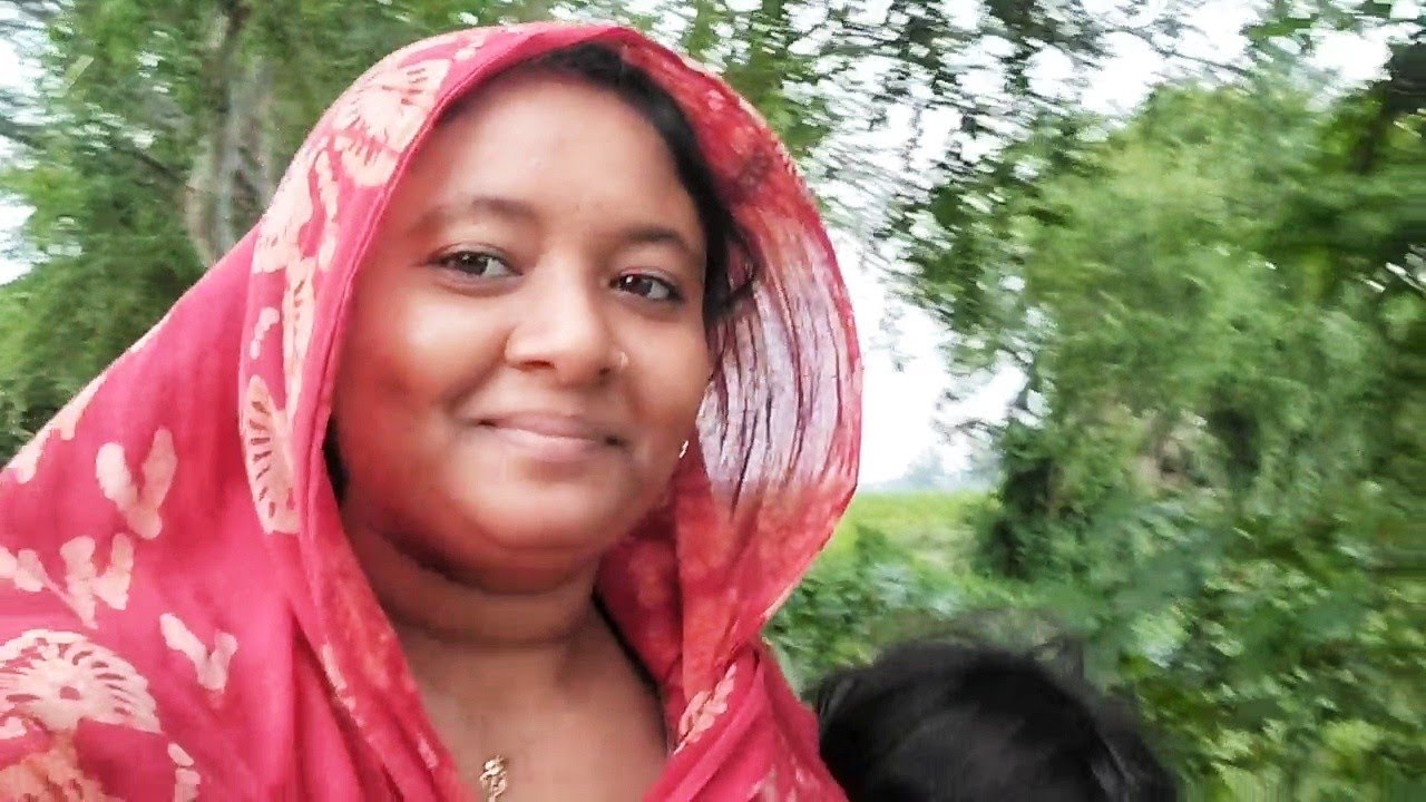 বিকাল বেলা একটু হাঁটতে বেরিয়ে পড়লাম মে কে নিয়ে