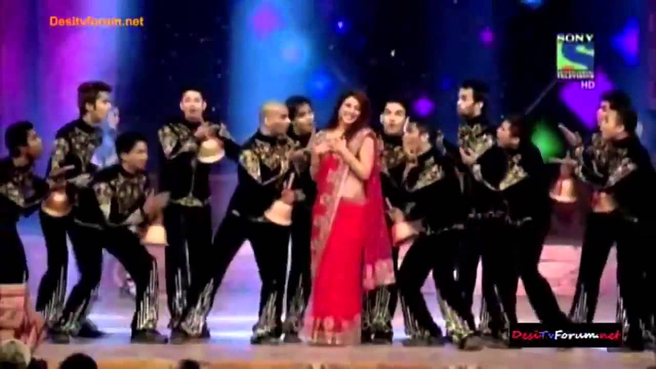 Выступление Приянки Чопра на Umang Mumbai Police Show 2015