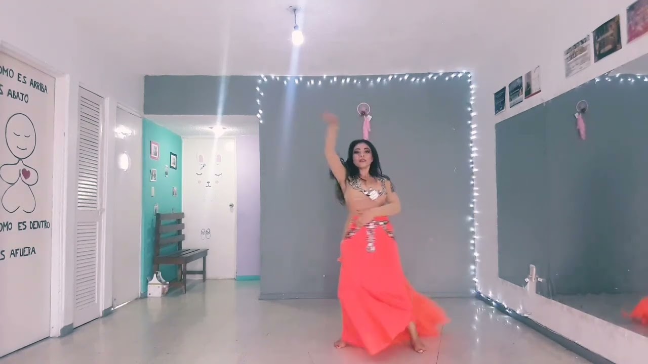 Oriental dancer- Besame mucho (Brenda Rodriguez)