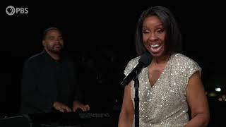 Gladys Knight Performs \\