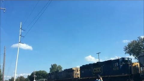 NS Autorack Train Meets CSX Manifest Train with a GP40-3 Trailing