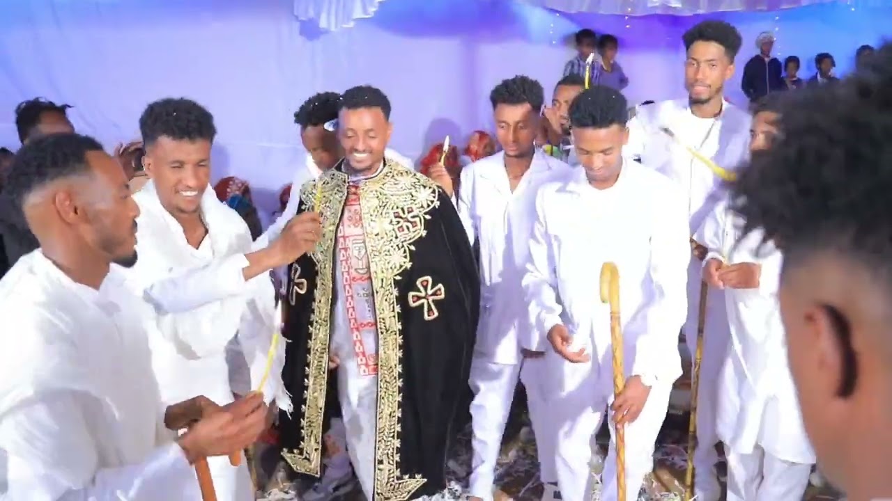 ፍሉይ መርዓዊ ምስ ፍሉይ ባህላዊ ክዳን ምስ ግርማ ሞገስ