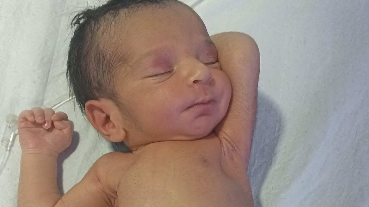 “Newborn’s First Feeding Moments ❤️ | A Precious Beginning”“Baby’s First Feed 🍼✨ | Heart-Melting 