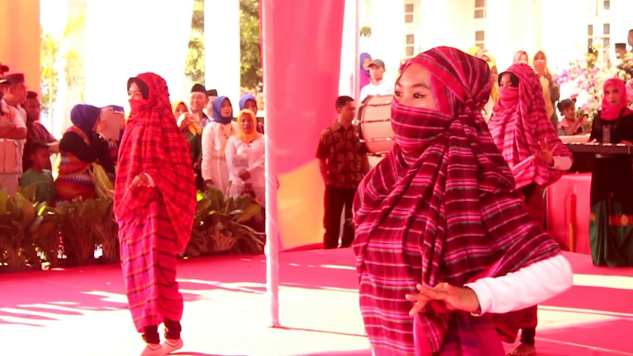 Tari Rimpu | Hijab Tradisional dari Bima & Dompu | Aan Saputra - YouTube